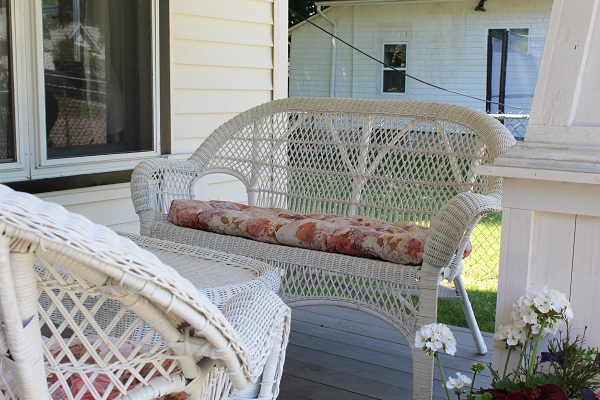 Garden Cottage - Front Porch Sitting Area