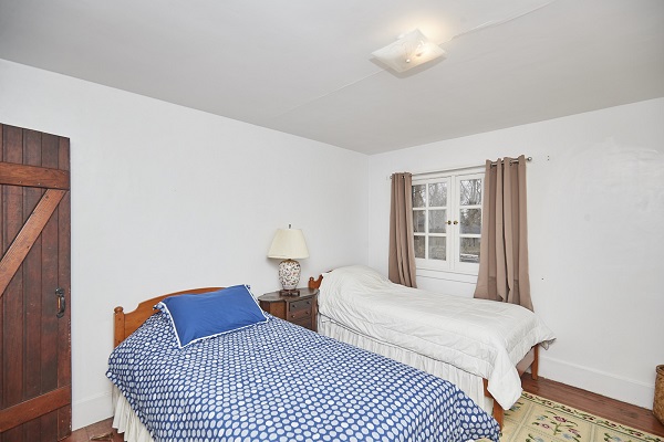 Windmill Point Place - Thunder Bay - Bedroom 1 - Beach Front - Lake Erie Cottages for Rent