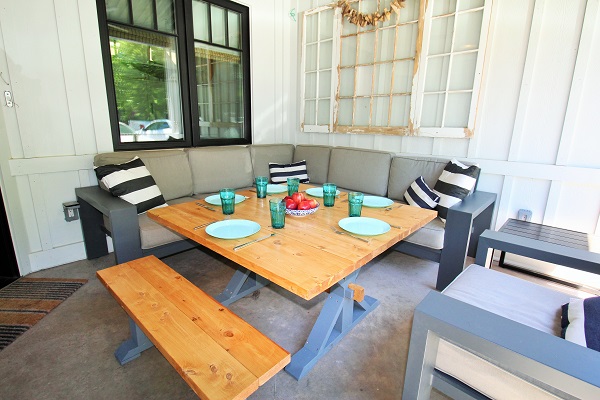 Summer Wind - outside dining 2 - Holiday Homes Property Management - Crystal Beach Cottage rentals