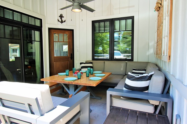 Summer Wind - outside dining - Holiday Homes Property Management - Crystal Beach Cottage rentals