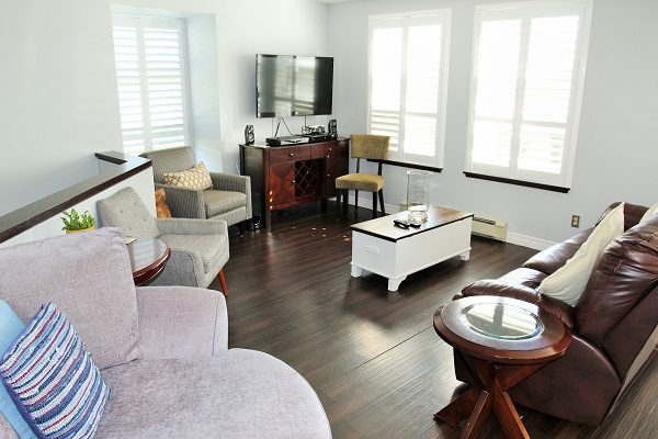 Benchview-Beamsville-living room-Holiday Homes Property Management