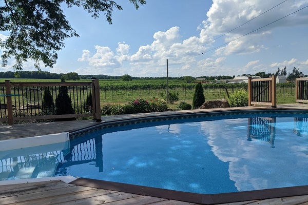 Benchview - Hot Tub, Swimming Pool, King Bed, Bench Brewery Beamsville