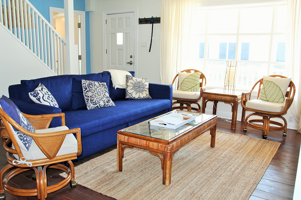 Mi Casa Es Su Casa – Holiday Homes Property Management – Crystal Beach – Living Room 1a (600x400)