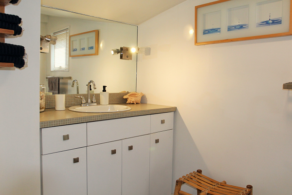 Mi Casa Es Su Casa – Holiday Homes Property Management – Crystal Beach – bathroom (600x400)