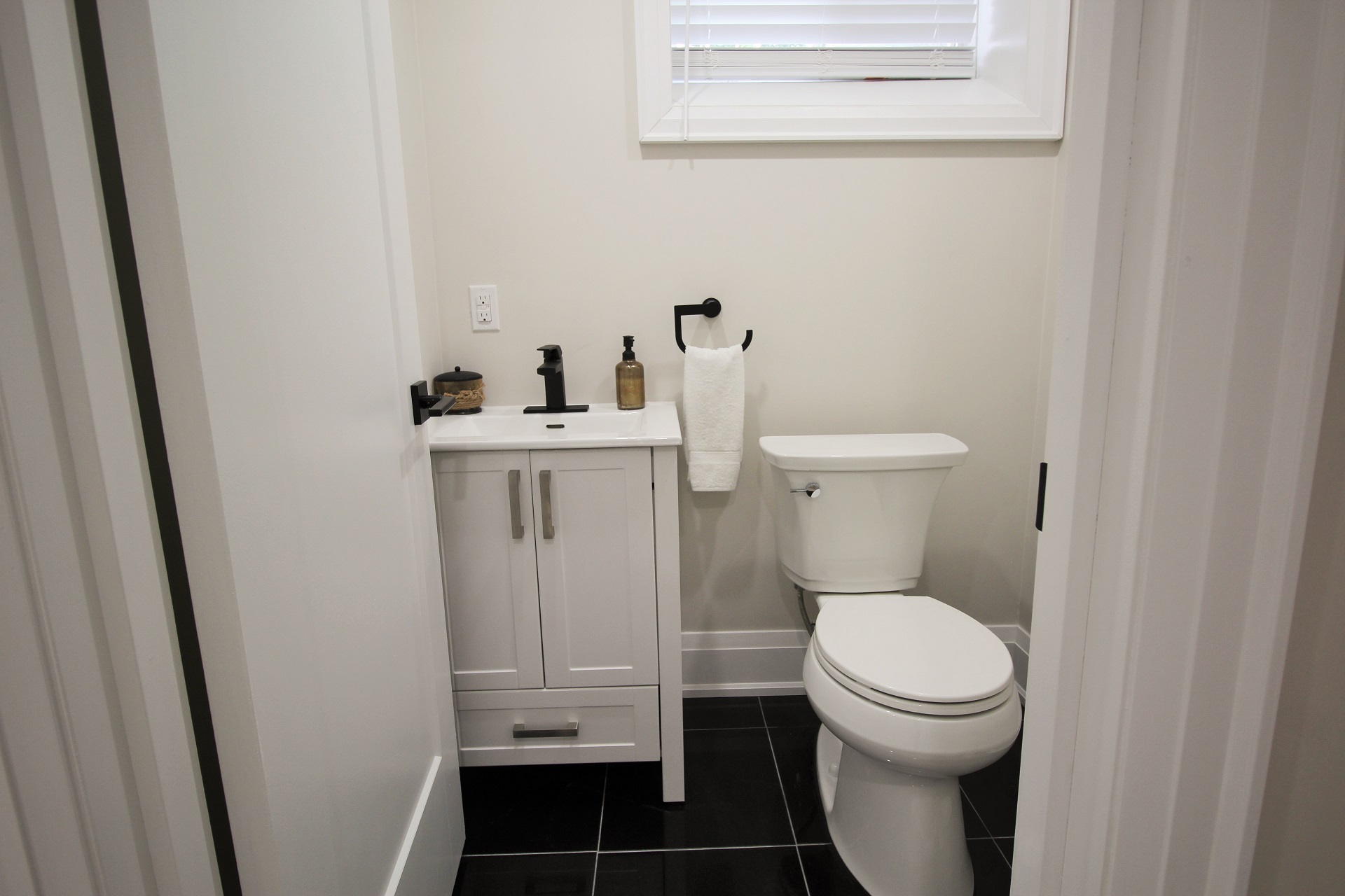 Crystal Clear Cottage - basement bathroom - Crystal Beach - HolidayHomesPropertyManagement