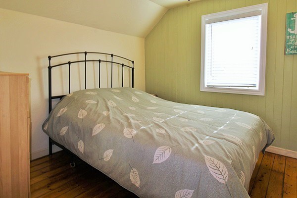 Sandy Shores - Bedroom 3 (queen bed) - Crystal Beach Cottage Rentals (2)
