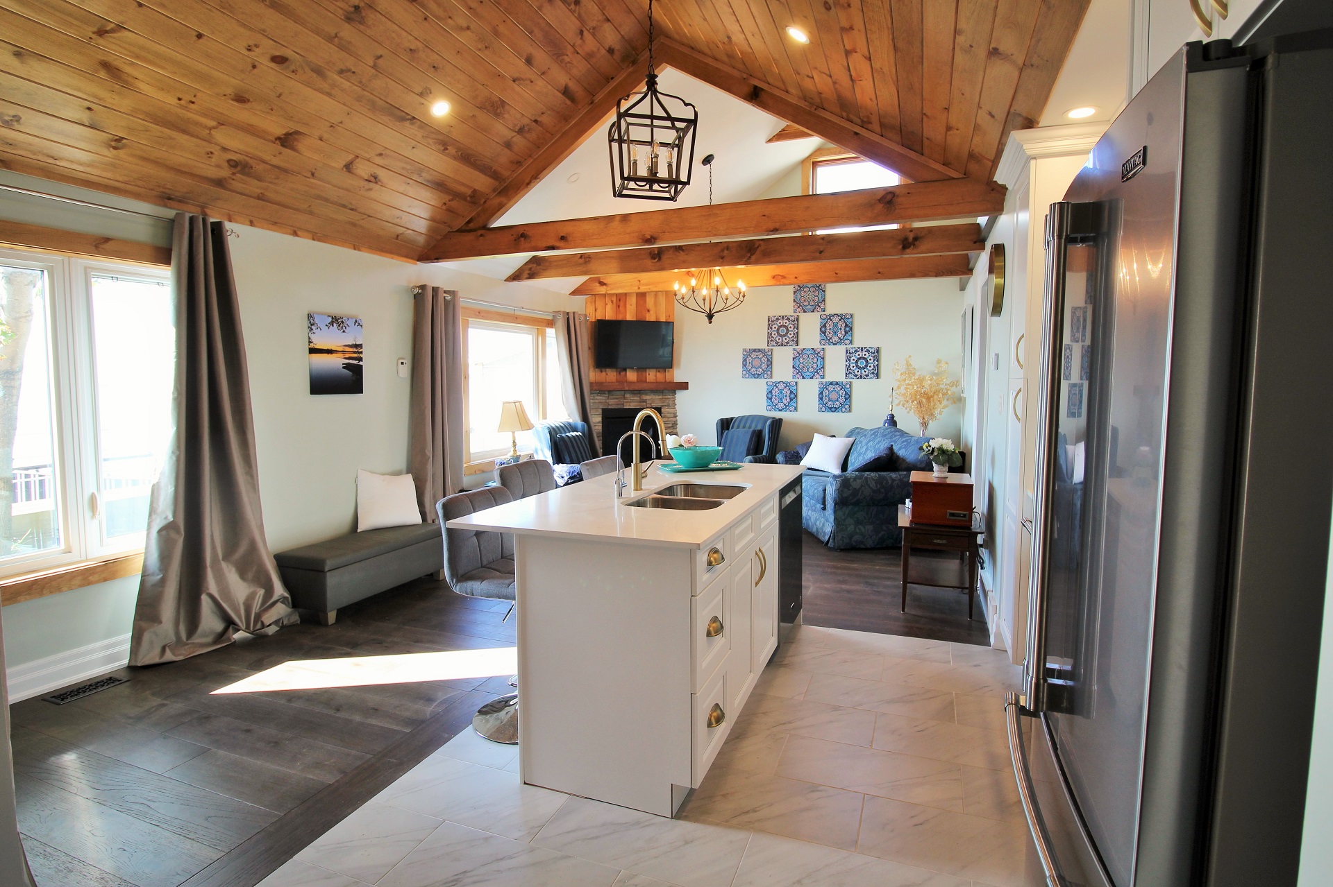 Livingroom open concept - Lakefront - Wainfleet ON